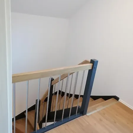 Helle Neubau-dachgeschoss-wohnung Im Gruenen - Tolle Lage 公寓 *